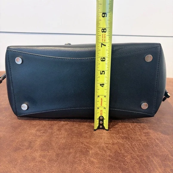 Michael Kors Voyager Black Saffiano Leather Tote Gold Classic Chic Workwear Luxe - Picture 8 of 12